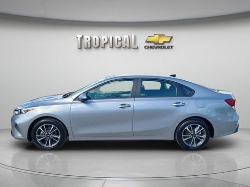 Used 2024 Kia Forte LXS image 2