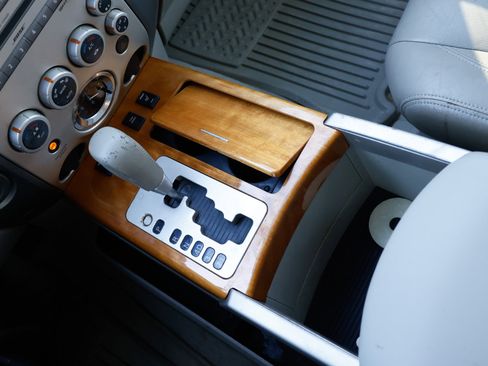 Used 2004 INFINITI QX56 RWD 4DR w/ Smart Vision Pkg image 36