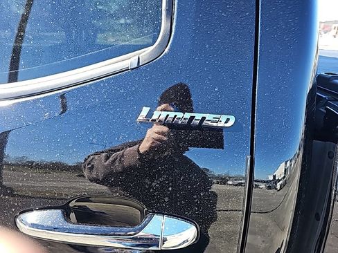 Used 2022 Toyota Tacoma Limited image 13