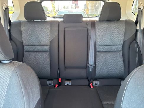 Used 2025 Nissan Rogue SV FWD image 40