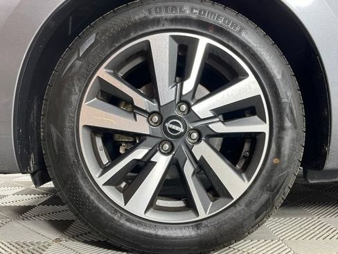 Used 2024 Nissan Versa SV FWD image 9