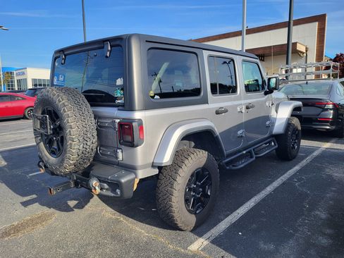 Used 2018 Jeep Wrangler Unlimited Sahara image 4