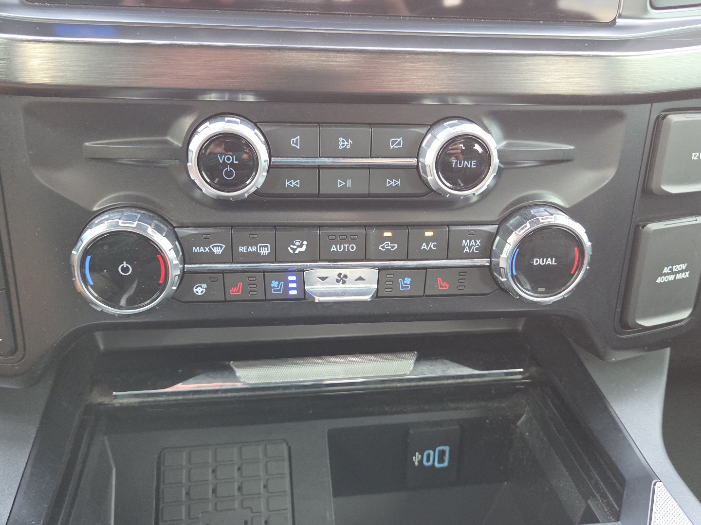 Used 2024 Ford F250 Lariat w/ Lariat Ultimate Package AWD/4WD image 38