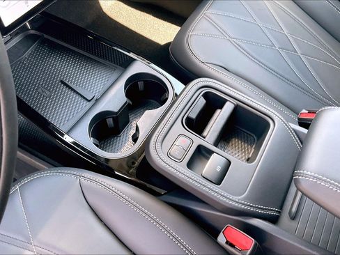 Certified 2025 Ford Mustang Mach-E Select AWD/4WD image 17