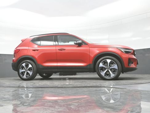 Used 2024 Volvo XC40 B5 Plus w/ Climate Package AWD/4WD image 31