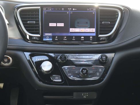 New 2026 Chrysler Pacifica Select FWD image 16