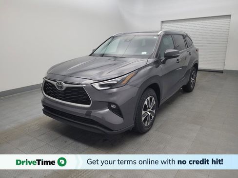 Used 2022 Toyota Highlander XLE image 1