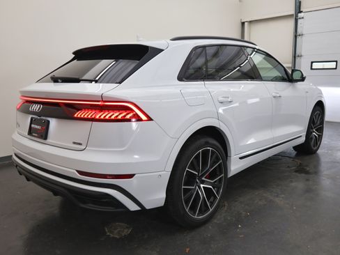Used 2019 Audi Q8 Premium Plus w/ Premium Plus image 3