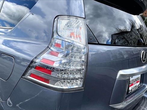Used 2022 Lexus GX 460 Premium w/ Premium Plus Package image 28
