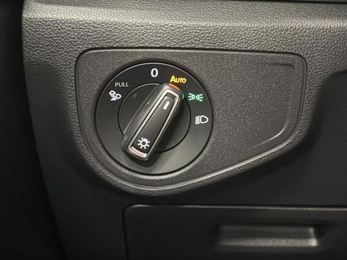 Used 2023 Volkswagen Atlas SE w/ Panoramic Sunroof Package image 37