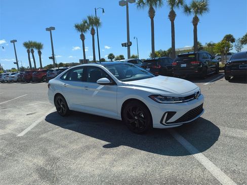 New 2026 Volkswagen Jetta SE image 2