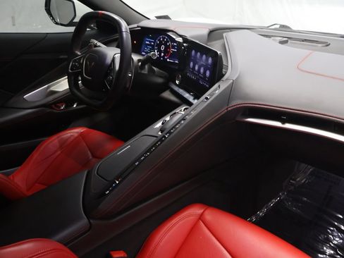Used 2022 Chevrolet Corvette Stingray Coupe w/ Z51 Performance Package RWD image 11