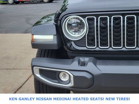 Used 2025 Jeep Wrangler Unlimited Sahara AWD/4WD image 9