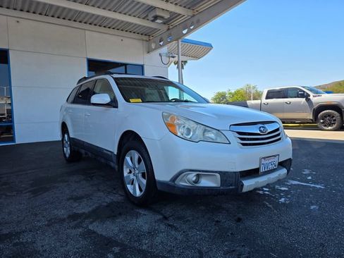 Used 2011 Subaru Outback 2.5i Limited AWD/4WD image 3