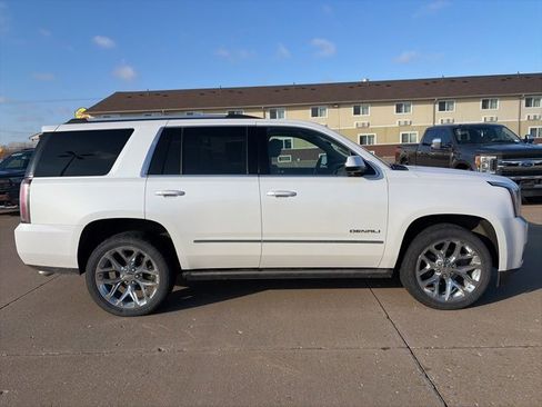 Used 2020 GMC Yukon Denali w/ Denali Premium Package image 2