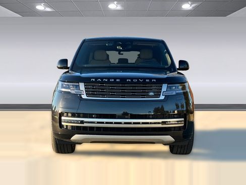 Used 2025 Land Rover Range Rover SE image 5