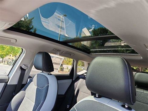 New 2025 Volkswagen Taos SE image 13