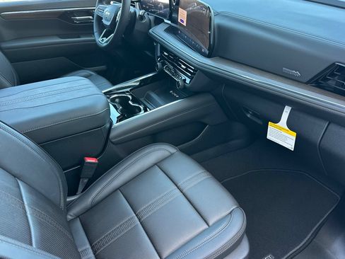 New 2026 Chevrolet Suburban High Country AWD/4WD image 17