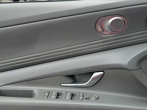 Certified 2025 Hyundai Elantra SEL FWD image 13