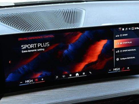 Used 2025 BMW 330i xDrive Sedan w/ Convenience Package image 33