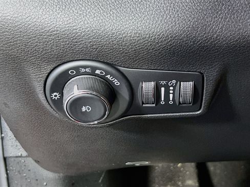 Used 2023 Jeep Compass Latitude w/ Convenience Group AWD/4WD image 10