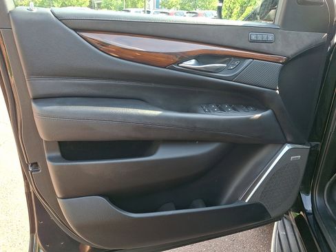 Used 2018 Cadillac Escalade Premium Luxury AWD/4WD image 14