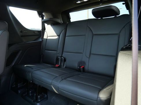 Used 2022 Chevrolet Tahoe Z71 w/ Luxury Package AWD/4WD image 16