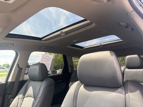 Used 2021 Buick Enclave Essence w/ Sound and Sites Package AWD/4WD image 57