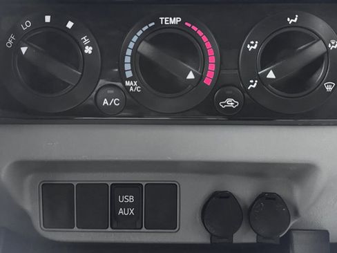 Used 2012 Toyota Tacoma 4x4 Access Cab V6 w/ TRD Sport Pkg image 21