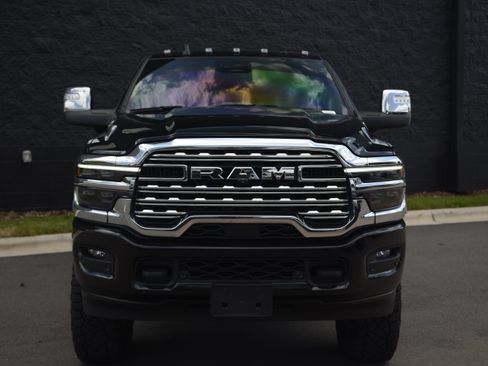 Used 2025 RAM 2500 Limited AWD/4WD image 9