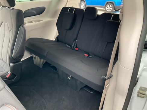 Used 2019 Chrysler Pacifica Touring Plus w/ Advanced Safetytec Group FWD image 19