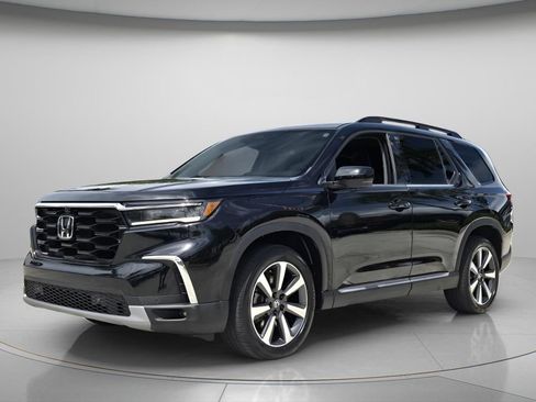 Certified 2025 Honda Pilot Elite image 9