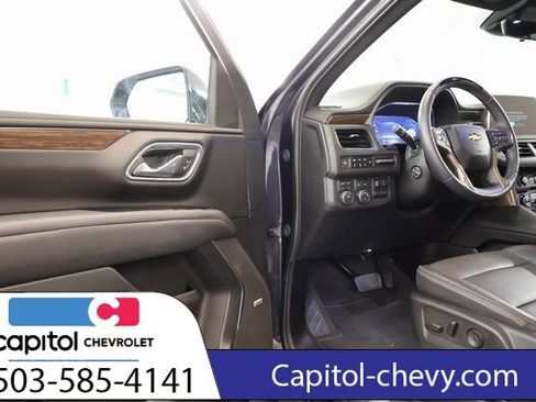 Used 2024 Chevrolet Suburban High Country w/ Advanced Technology Package image 9