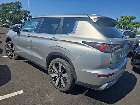 Used 2025 Mitsubishi Outlander SE AWD/4WD image 4