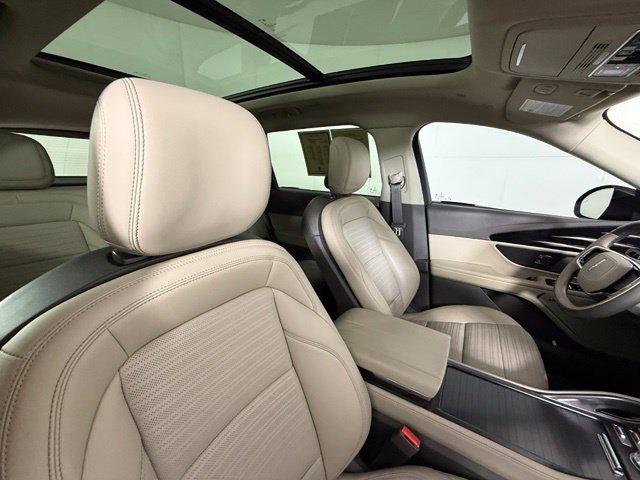 Used 2025 Lincoln Nautilus Reserve AWD/4WD image 32
