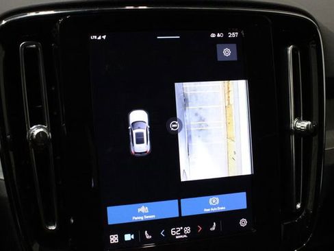 Used 2025 Volvo XC40 B5 Plus image 37