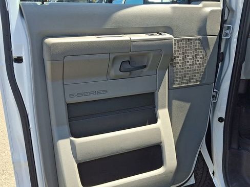 Used 2024 Ford E-450 and Econoline 450 Super Duty RWD image 21