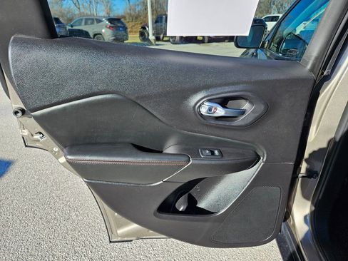 Used 2020 Jeep Cherokee Trailhawk w/ Cold Weather Group image 26