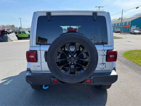 Used 2023 Jeep Wrangler Sahara w/ Cold Weather Group image 10