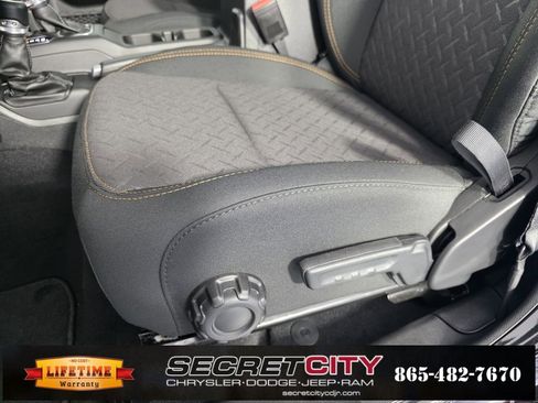 New 2025 Jeep Gladiator Mojave image 13