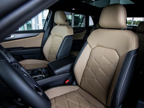 New 2026 Volkswagen Atlas Cross Sport SE FWD image 28