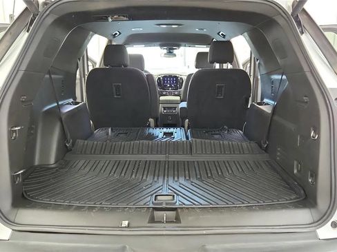 Used 2022 Chevrolet Traverse LT FWD image 29