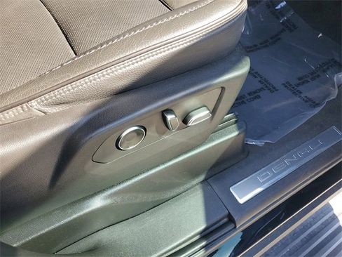 Used 2021 GMC Yukon Denali w/ LPO, Illumination Package image 36