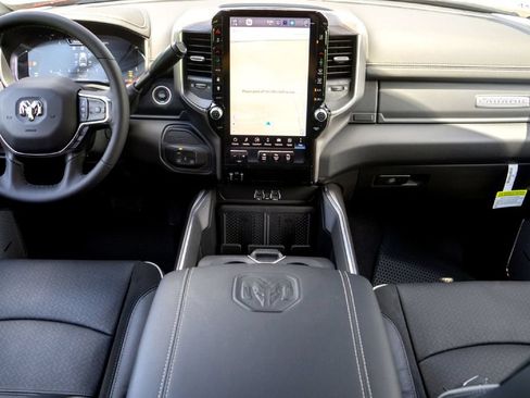 New 2026 RAM 2500 Laramie AWD/4WD image 22