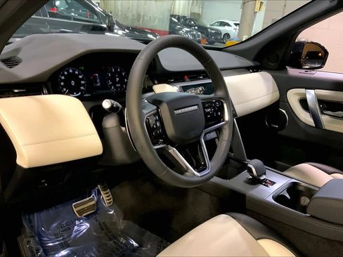 Used 2024 Land Rover Discovery Sport Dynamic SE image 18