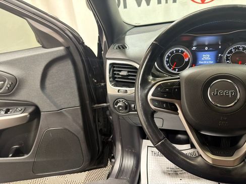 Used 2019 Jeep Cherokee High Altitude AWD/4WD image 26