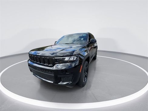 New 2025 Jeep Grand Cherokee L Altitude image 3