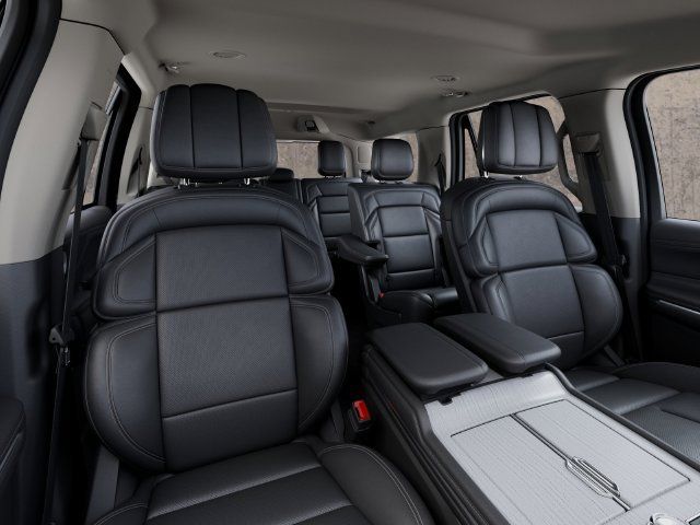New 2027 Lincoln Navigator Premiere AWD/4WD image 11