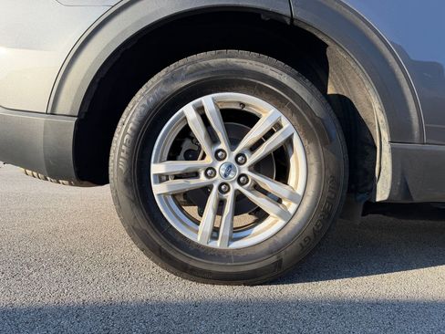Used 2024 Ford Explorer XLT w/ Equipment Group 202A RWD image 8