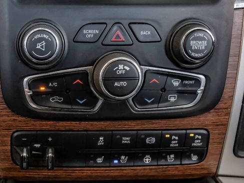 Used 2018 RAM 3500 Laramie AWD/4WD image 27